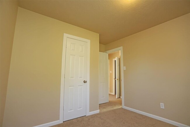 Building Photo - 18106 Sorrell Oaks Ln