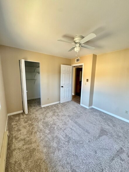 Building Photo - W169N11404 Biscayne Dr