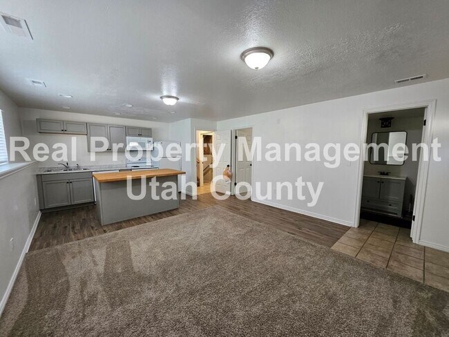 Building Photo - 81 S 220 W St