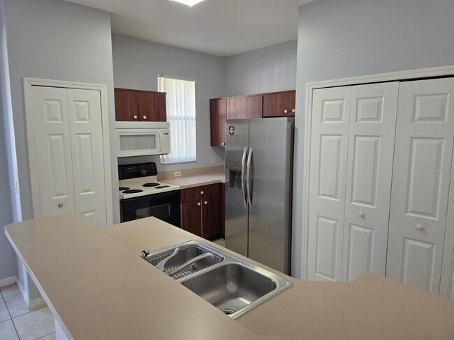 Building Photo - 1100 S Beach Cir