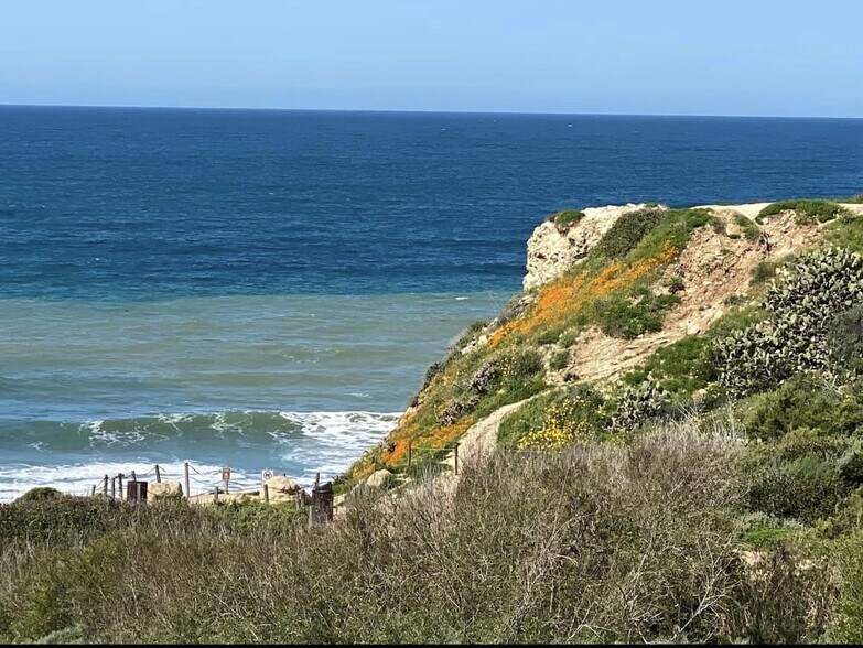 Building Photo - 719 N Cabrillo Ave