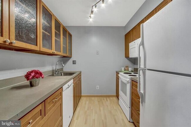 Building Photo - Gorgeous condo in Aspen Forest!