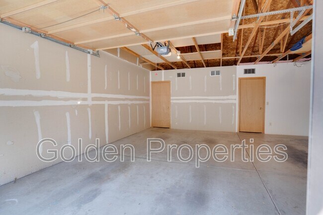 Building Photo - 1130 E Timber Ln