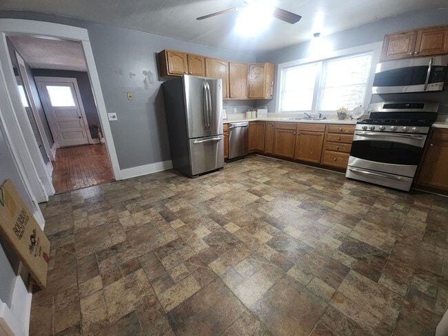 Building Photo - 1204 S Jefferson St