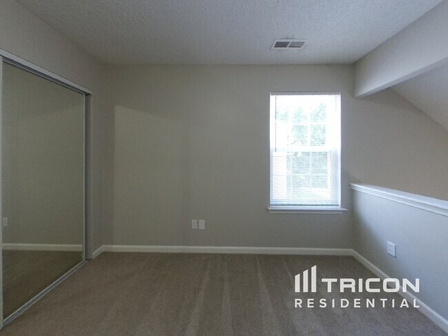 Building Photo - 4112 Everest Dr
