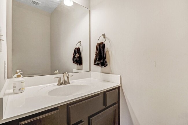 Building Photo - STUNNING & SPACIOUS 4 BR | 2.5 BA 2-Story *Pikeville School District*