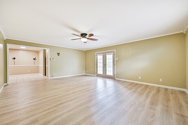 Building Photo - 807 Temple Dr