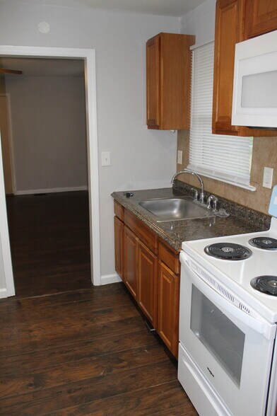 Building Photo - 756 Sunset Blvd SW