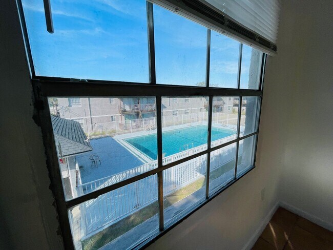 Building Photo - Modern 2BD/1.5BA Condo in Orlando – HOA Community with Lawn Care Included