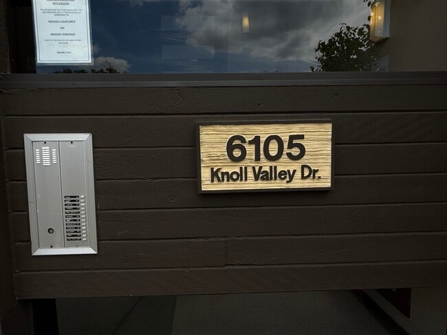 Building Photo - 6105 Knoll Valley Dr