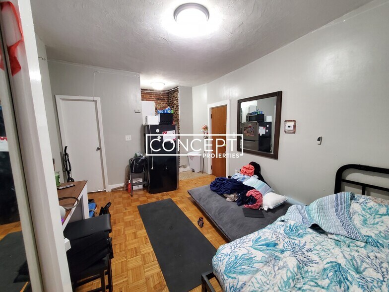 Building Photo - 40 Anderson St