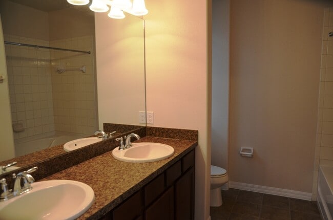 Building Photo - 7480 Azalea Cove Cir