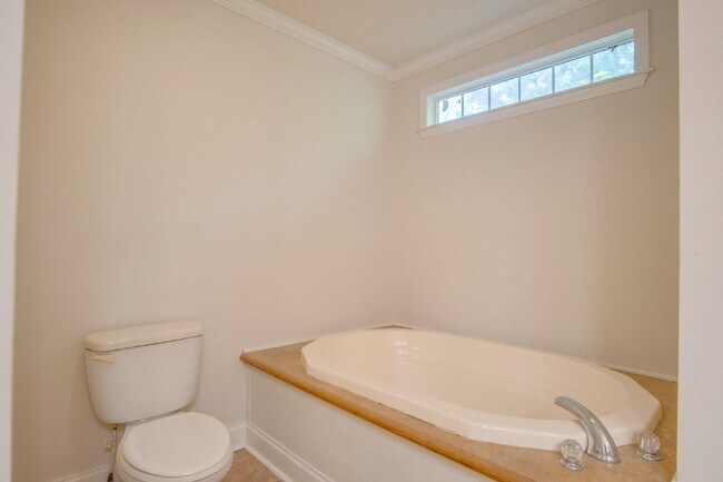 Building Photo - Don’t Miss This West Pensacola Rental — Open Floor Plan, Large Primary Suite, Outdoor Deck & Minu...