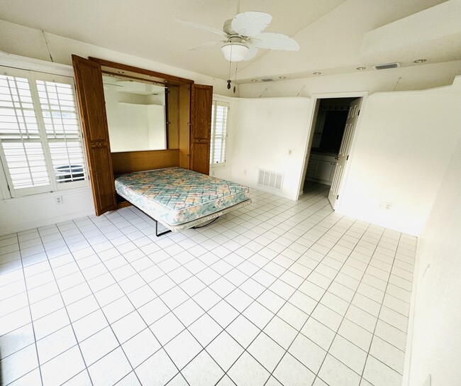 Building Photo - 135 178th Ave W