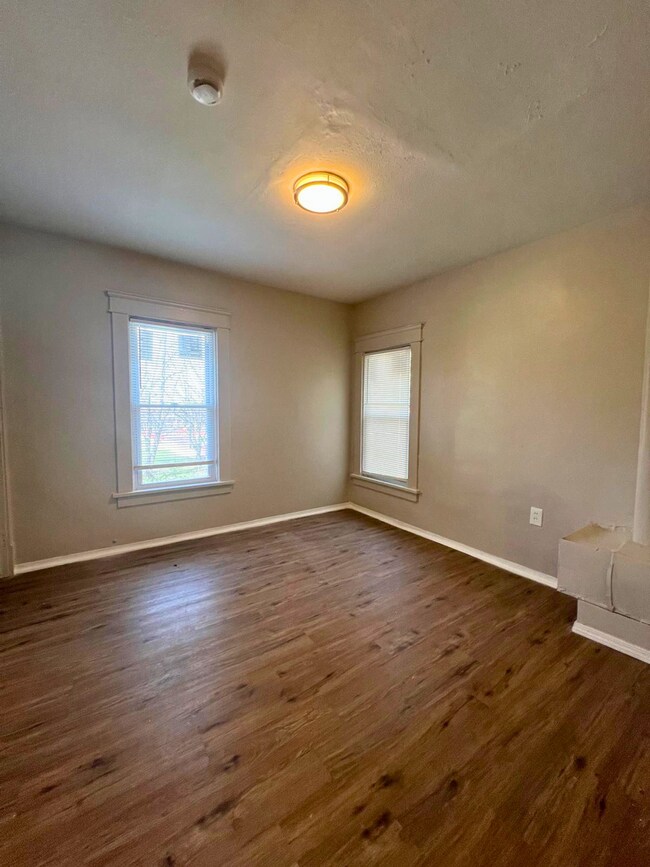 Building Photo - 836 E 156th St