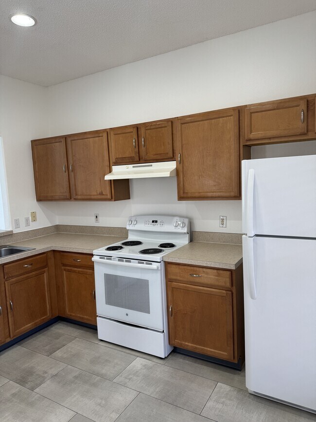 Building Photo - 1851 Wedgewood Way