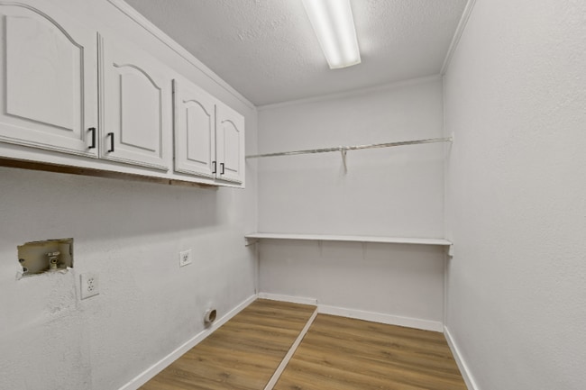 Building Photo - 3502 S Dakota Dr