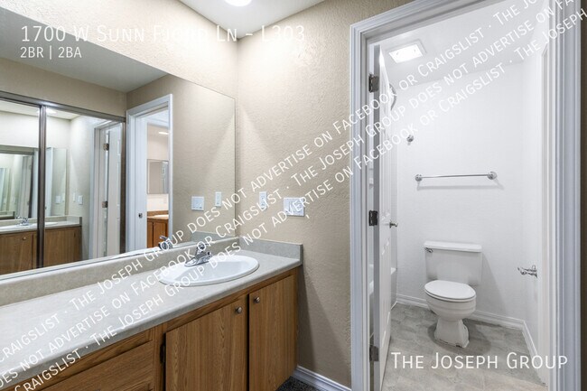 Building Photo - 1700 W Sunn Fjord Ln