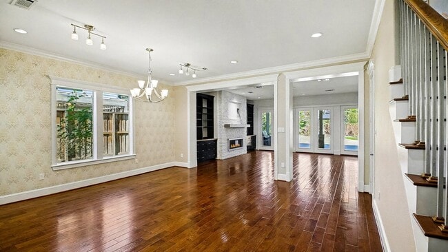 Building Photo - 726 W 30th St