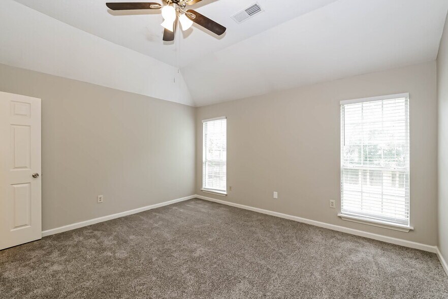 Building Photo - 4574 Kings Grant Dr