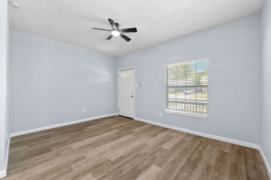 Building Photo - 523 Bailey Ave
