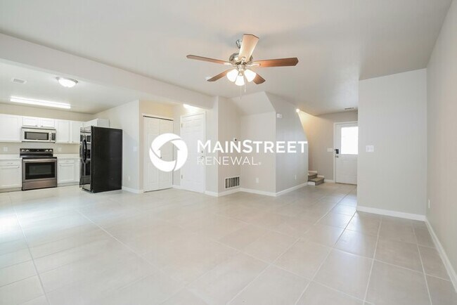 Building Photo - 4 Bedroom Pet-Friendly Home in Denver, CO with Main Street Renewal