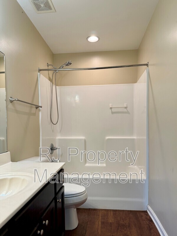 Building Photo - 5520 Kaitlyn Dr E