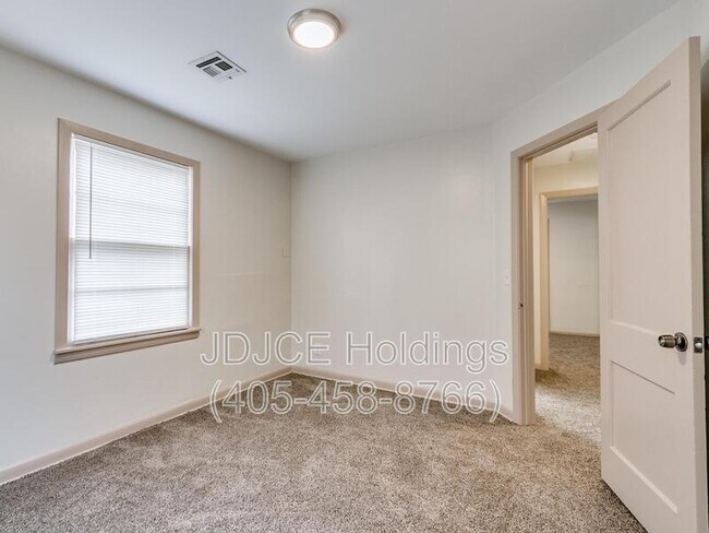Building Photo - 901 Stansell Dr