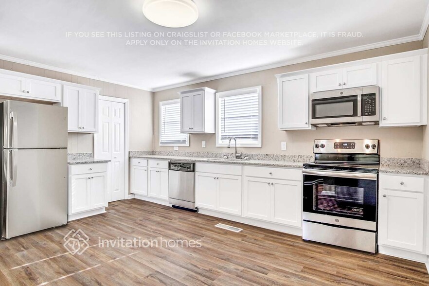 Building Photo - 521 Ivy Ln