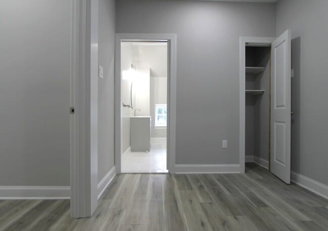 Building Photo - 5925-31 Devon Pl