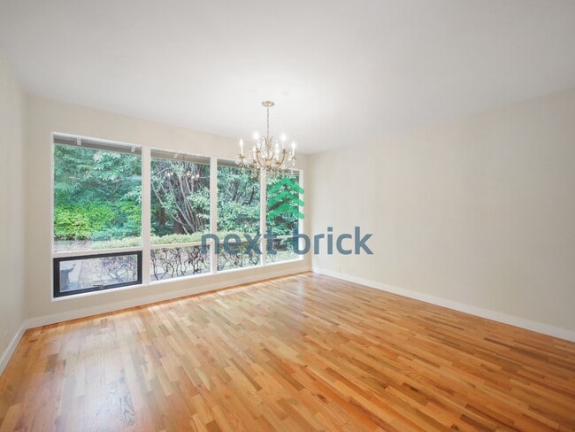 Building Photo - 3 Bed and 3 Bath Plus Office Private Single-family Home is Available for Rent!