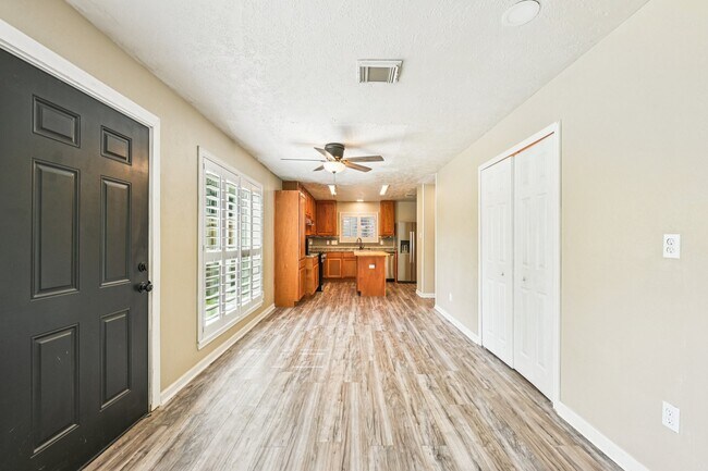 Building Photo - 10410 Springland Ct