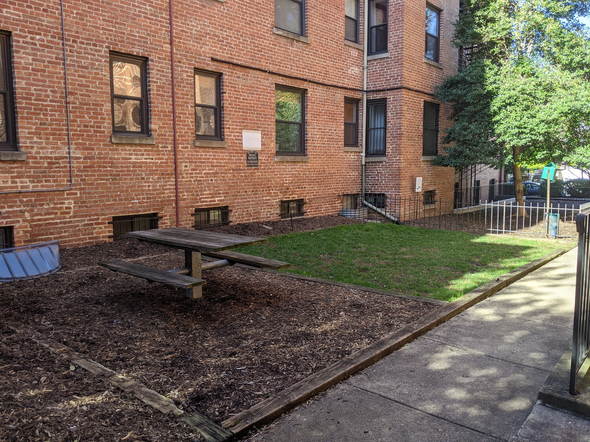 Courtyard - 1436 Meridian Plz NW