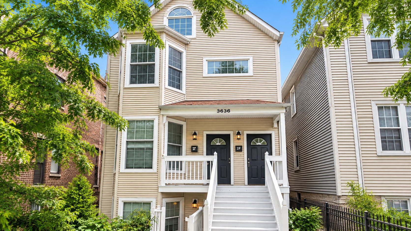 Building Photo - 3636 N Hermitage Ave