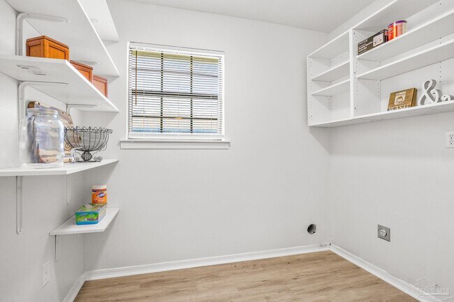 Building Photo - 10601 Silver Creek Dr