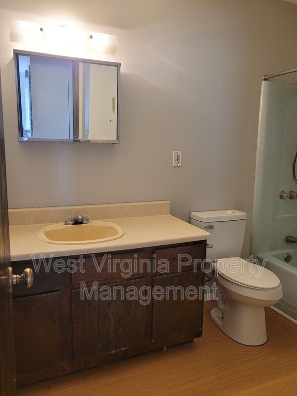 Building Photo - 130 Elm St