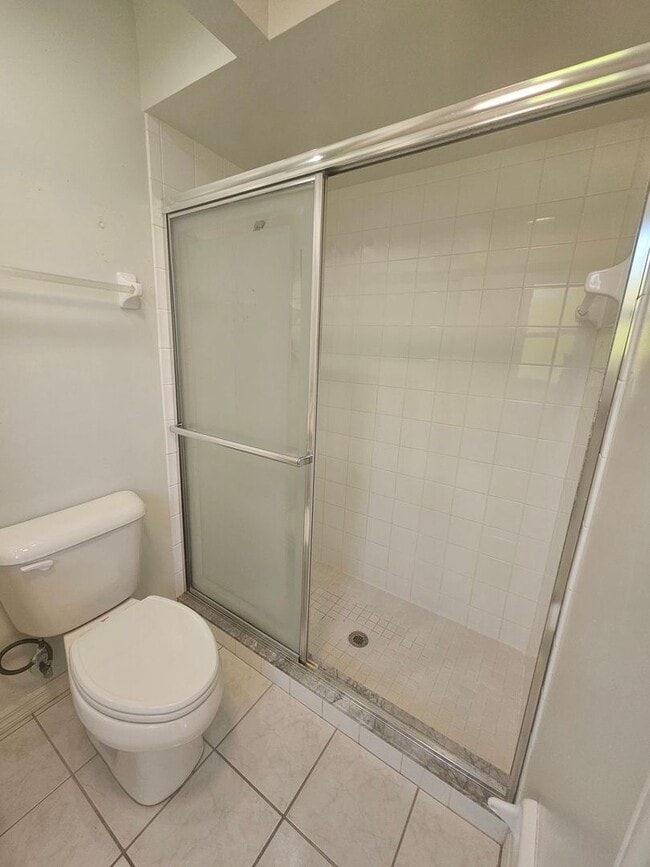 Building Photo - 3/2/2 Annual Rental Available!!