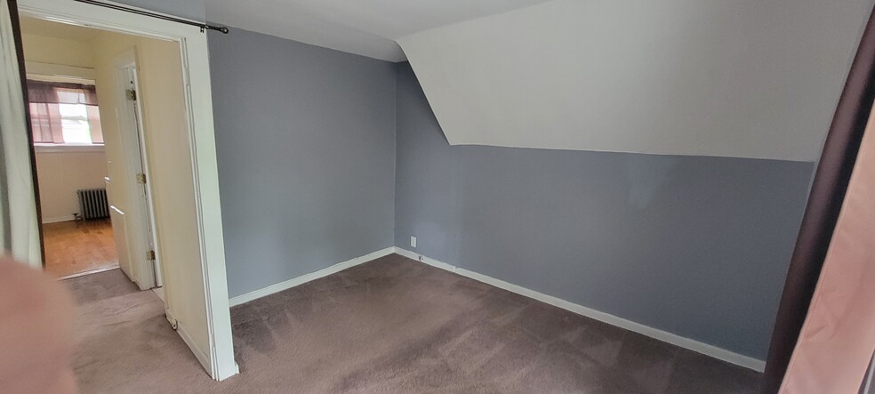 Bedroom not staged - 20 E Spring St