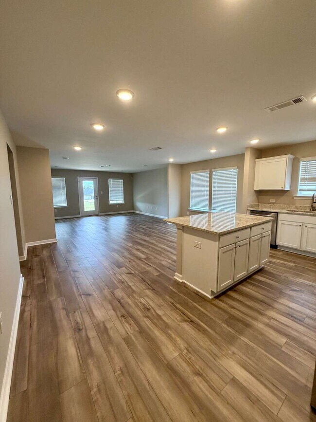 Building Photo - Available now FOR RENT in Rehobeth, AL!!