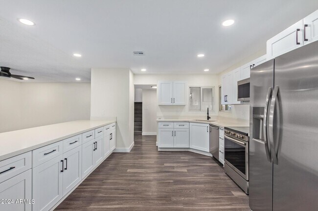 Building Photo - 4414 S Newberry Rd