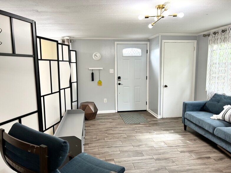 Building Photo - 2320 Vista Ave