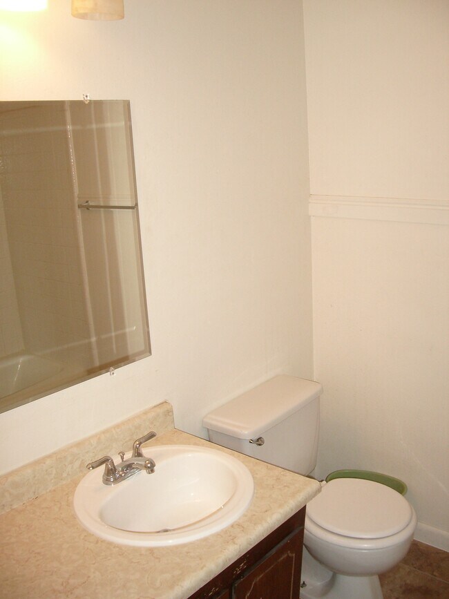 Building Photo - 475-477 Delta Cir