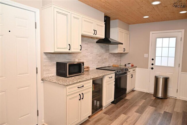 Building Photo - 5707 Hooper Dr
