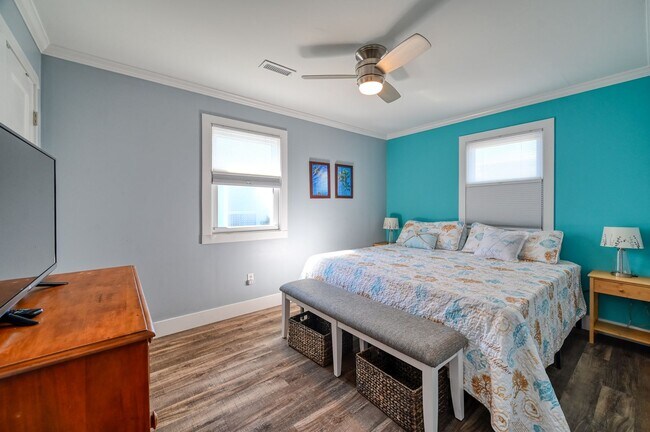 Building Photo - BEAUTIFUL,  FURNISHED OFF-SEASON BEACH RENTAL