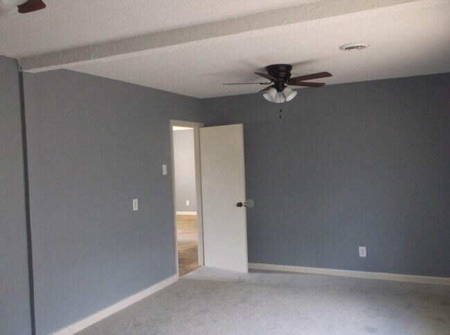 Building Photo - 150 Maxwell Dr