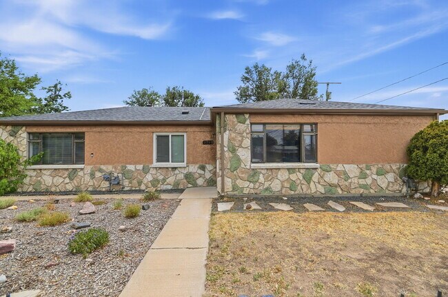 Building Photo - $2,220.95 with $300 Off the first month's rent, 2 Beds - 2 Bath, Duplex in Denver with Washer and...
