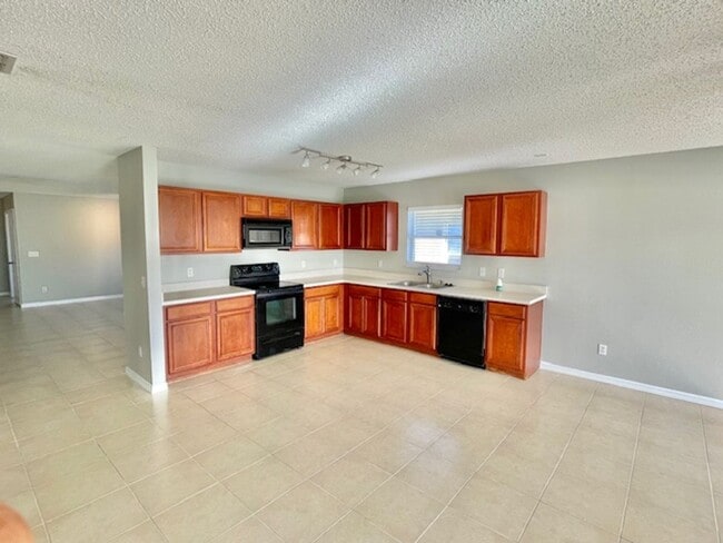 Building Photo - Sanford - 4 Bedroom, 2 Bathroom - $2,395.00