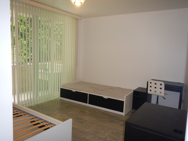 Building Photo - 540 Kelton Ave