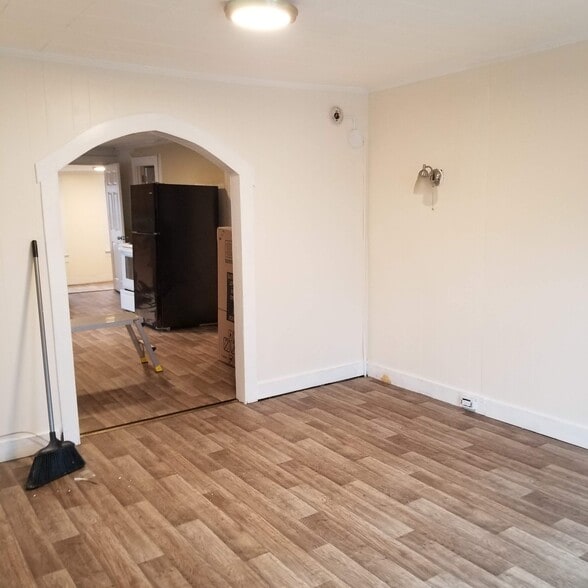 Building Photo - 398 Weaver St