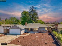 Building Photo - 1930 Sunshine Dr